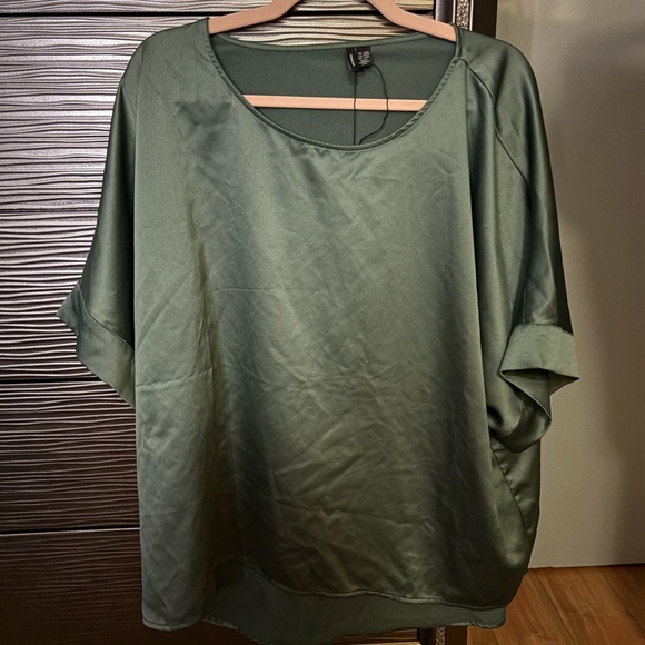 Vero Moda Tops - Vero Moda Green Boxy Short Sleeve Blouse